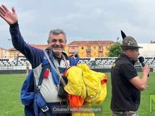 Biella, grande spettacolo al Pozzo - La Marmora: i paracadutisti si lanciano per l'Adunata - Servizio di Maria Camilla Toffetti per newsbiella.it