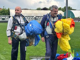 Biella, grande spettacolo al Pozzo - La Marmora: i paracadutisti si lanciano per l'Adunata - Servizio di Maria Camilla Toffetti per newsbiella.it