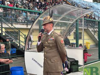 Biella, grande spettacolo al Pozzo - La Marmora: i paracadutisti si lanciano per l'Adunata - Servizio di Maria Camilla Toffetti per newsbiella.it