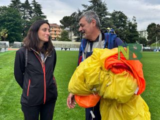 Biella, grande spettacolo al Pozzo - La Marmora: i paracadutisti si lanciano per l'Adunata - Servizio di Maria Camilla Toffetti per newsbiella.it