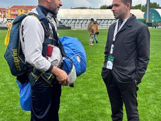 Biella, grande spettacolo al Pozzo - La Marmora: i paracadutisti si lanciano per l'Adunata - Servizio di Maria Camilla Toffetti per newsbiella.it