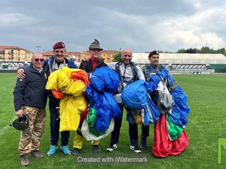 Biella, grande spettacolo al Pozzo - La Marmora: i paracadutisti si lanciano per l'Adunata - Servizio di Maria Camilla Toffetti per newsbiella.it