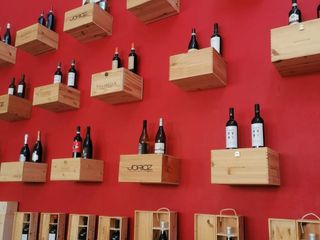 Jorioz Distribuzione Vini presenta “Vini d’Autore” – 15 anni di eccellenze da festeggiare insieme Jorioz Distribuzione Vini presenta “Vini d’Autore” – 15 anni di eccellenze da festeggiare insieme