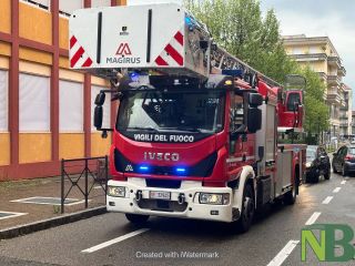 Tetti divelti, allagamenti e blackout: il maltempo devasta il Biellese. Crolla il tetto della scuola Leonardo Da Vinci a Cossato