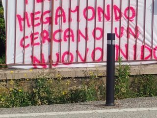 Ronco Biellese, chiude il nido Megamondo: striscioni di protesta al municipio