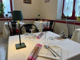 Biella, aperitivi e cene d’estate: al Porta della Torrazza un fresco dehors, tra sapori locali e relax