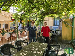 Biella, aperitivi e cene d’estate: al Porta della Torrazza un fresco dehors, tra sapori locali e relax