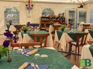 Biella, aperitivi e cene d’estate: al Porta della Torrazza un fresco dehors, tra sapori locali e relax