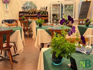 Biella, aperitivi e cene d’estate: al Porta della Torrazza un fresco dehors, tra sapori locali e relax