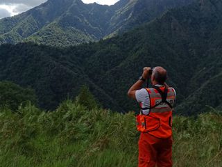 Incendio all'Alpe Noveis in azione l'elicottero regionale Incendio all'Alpe Noveis in azione l'elicottero regionale