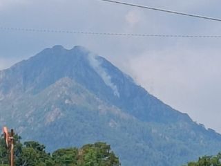 Alpe Noveis, AIB e Vigili del Fuoco ancora impegnati nello spegnimento Alpe Noveis, AIB e Vigili del Fuoco ancora impegnati nello spegnimento