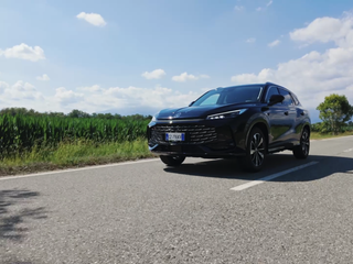 Nuova MG HS Ibrida: il SUV ibrido che sorprende. Ecco le prime impressioni Nuova MG HS Ibrida: il SUV ibrido che sorprende. Ecco le prime impressioni