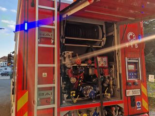 Auto prende fuoco ad Andorno, paura per una donna FOTO Auto prende fuoco ad Andorno, paura per una donna FOTO