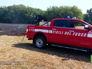 Incendio a Mongrando, fiamme vicino a impianto fotovoltaico FOTO e VIDEO Mattia Baù per newsbiella.it