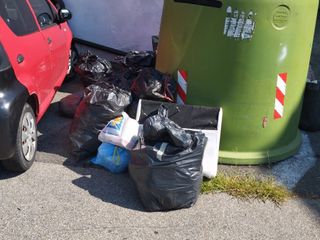 Valle Mosso, rifiuti abbandonati, un lettore: "Presupposto per incentivare altri incivili" FOTO