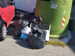 Valle Mosso, rifiuti abbandonati, un lettore: "Presupposto per incentivare altri incivili" FOTO