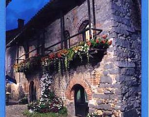 Al Ricetto di Candelo due maghi in un colpo solo: Roberto Marchisotti e Magic Aladin, foto copyright Roberto Marchisotti