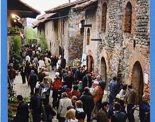Al Ricetto di Candelo due maghi in un colpo solo: Roberto Marchisotti e Magic Aladin, foto copyright Roberto Marchisotti