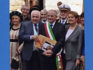 Al Ricetto di Candelo due maghi in un colpo solo: Roberto Marchisotti e Magic Aladin, foto copyright Roberto Marchisotti