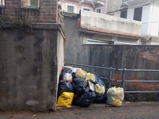 Un lettore: "Chiavazza quartiere ridotto a discarica a cielo aperto" Un lettore: "Chiavazza quartiere ridotto a discarica a cielo aperto"