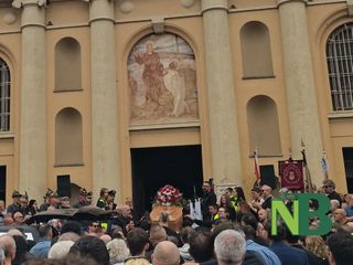 L'abbraccio commosso di Candelo a Cristian Bonifacio: "Beato chi ti ha conosciuto"