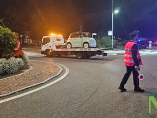 Incidente nella notte a Vigliano Biellese: minicar fuori strada, due ragazzi in ospedale