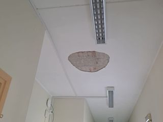 Pralungo, scuola primaria, cadono calcinacci: nessun ferito