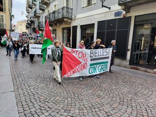 Biella, nuovo corteo per la Palestina nel centro città FOTO