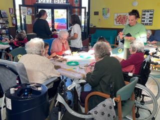 "Relazioni preziose" tra i bambini della scuola materna di Ponderano e gli ospiti della casa di riposo Don Matteo Zanetto FOTO