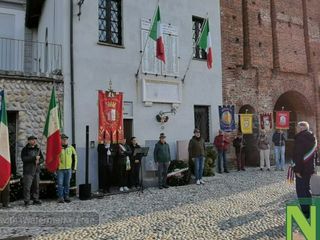 Candelo celebra la Giornata dell’Unità Nazionale e delle Forze Armate, Gelone ricorda il poliziotto ferito a Biella FOTO e VIDEO Angela Lobefaro per newsbiella.it Candelo celebra la Giornata dell’Unità Nazionale e delle Forze Armate, Gelone ricorda il poliziotto ferito a Biella FOTO e VIDEO Angela Lobefaro per newsbiella.it