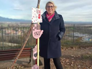 Salussola contro la violenza sulle donne con l'inaugurazione di una panchina rossa