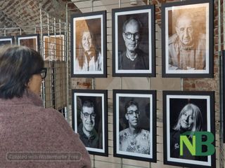 “Ritratti allo specchio”: la mostra che ci invita a guardare oltre le apparenze