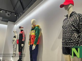 FILA inaugura il suo Brand Experience Center: un “ritorno a casa” strategico nella storica sede di Biella che unisce heritage e futuro FOTO FILA inaugura il suo Brand Experience Center: un “ritorno a casa” strategico nella storica sede di Biella che unisce heritage e futuro FOTO