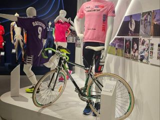 FILA inaugura il suo Brand Experience Center: un “ritorno a casa” strategico nella storica sede di Biella che unisce heritage e futuro FOTO FILA inaugura il suo Brand Experience Center: un “ritorno a casa” strategico nella storica sede di Biella che unisce heritage e futuro FOTO