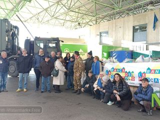 Solidarietà da Biella al Libano: raccolti otto bancali di giochi per i bambini della Blue Line FOTO Mattia Baù per newsbiella.it Solidarietà da Biella al Libano: raccolti otto bancali di giochi per i bambini della Blue Line FOTO Mattia Baù per newsbiella.it