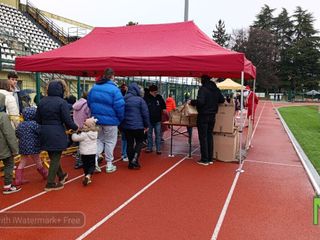 Babbo Natale Paracadutista a Biella: niente lancio dal cielo, ma regali ai bambini