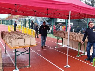 Babbo Natale Paracadutista a Biella: niente lancio dal cielo, ma regali ai bambini