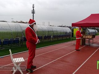 Babbo Natale Paracadutista a Biella: niente lancio dal cielo, ma regali ai bambini