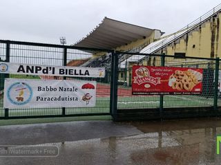 Babbo Natale Paracadutista a Biella: niente lancio dal cielo, ma regali ai bambini