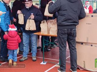 Babbo Natale Paracadutista a Biella: niente lancio dal cielo, ma regali ai bambini