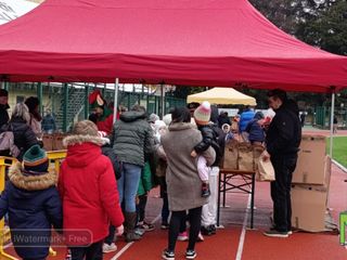 Babbo Natale Paracadutista a Biella: niente lancio dal cielo, ma regali ai bambini