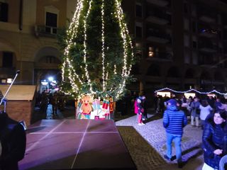 Natale a Biella, l'accensione dell'albero in piazza Vittorio Veneto e gli auguri di buone feste del sindaco Olivero FOTO e VIDEO Riccardo Tosi per newsbiella.it Natale a Biella, l'accensione dell'albero in piazza Vittorio Veneto e gli auguri di buone feste del sindaco Olivero FOTO e VIDEO Riccardo Tosi per newsbiella.it