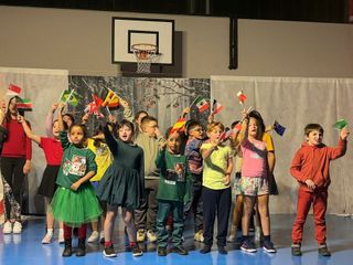 Gli allievi delle elementari di Castelletto Cervo architetti di “Un Viaggio di Natale”