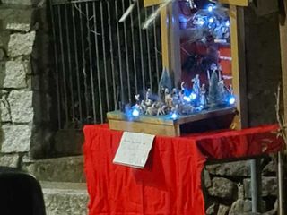 Strona, mercatino e iniziative natalizie: alberi creativi e musica per le vie del paese FOTO e VIDEO di Catia Ciccarelli per newsbiella.it