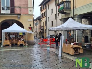 Al Mercatino degli Archi regali, artigianato e solidarietà a Biella FOTO Nicola Rasolo per newsbiella.it Al Mercatino degli Archi regali, artigianato e solidarietà a Biella FOTO Nicola Rasolo per newsbiella.it