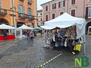 Al Mercatino degli Archi regali, artigianato e solidarietà a Biella FOTO Nicola Rasolo per newsbiella.it Al Mercatino degli Archi regali, artigianato e solidarietà a Biella FOTO Nicola Rasolo per newsbiella.it