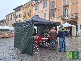 Al Mercatino degli Archi regali, artigianato e solidarietà a Biella FOTO Nicola Rasolo per newsbiella.it Al Mercatino degli Archi regali, artigianato e solidarietà a Biella FOTO Nicola Rasolo per newsbiella.it