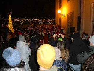 A Pollone gli auguri in piazza di buone feste della Pro Loco A Pollone gli auguri in piazza di buone feste della Pro Loco