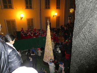A Pollone gli auguri in piazza di buone feste della Pro Loco A Pollone gli auguri in piazza di buone feste della Pro Loco