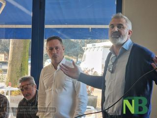 Biella, mercato di piazza Falcone, ambulanti in rivolta compatti: “Non ci spostiamo”